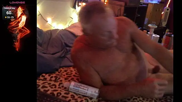 Pussyeat2please webcam