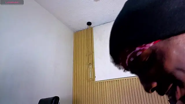 maxmuscle10 webcam