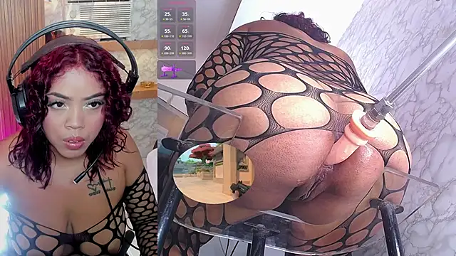 NinaCapelli webcam