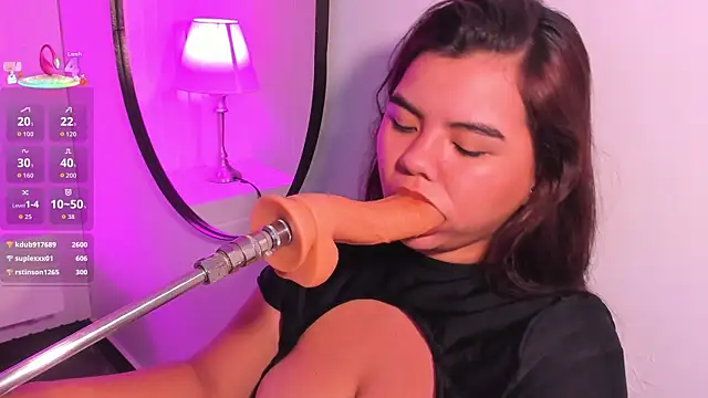 klhoe_boobs webcam