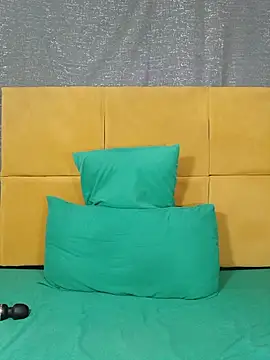 HugeTitisxx webcam