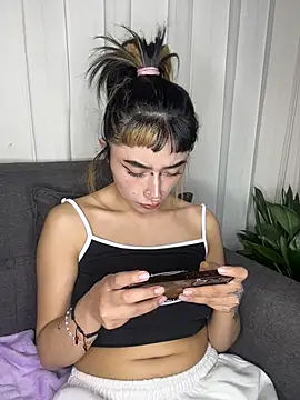 baby_akuma webcam