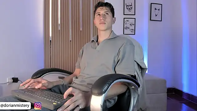 Dorianmistery2322_ live cam on StripChat