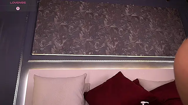MiaKay1 webcam