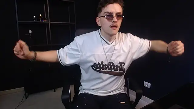 felixstarkk - FelixStarkk's free webcam - UK Sex Cams