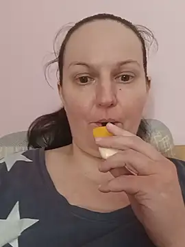 BustyLadyAlma webcam