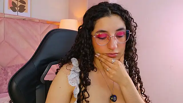 Watch DemiJones_ live on EroticFlix - High definition streams