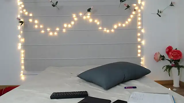 Watch Sarabubbie live on EroticFlix - High definition streams