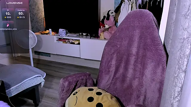 Watch ZoyaMill live on EroticFlix - High definition streams