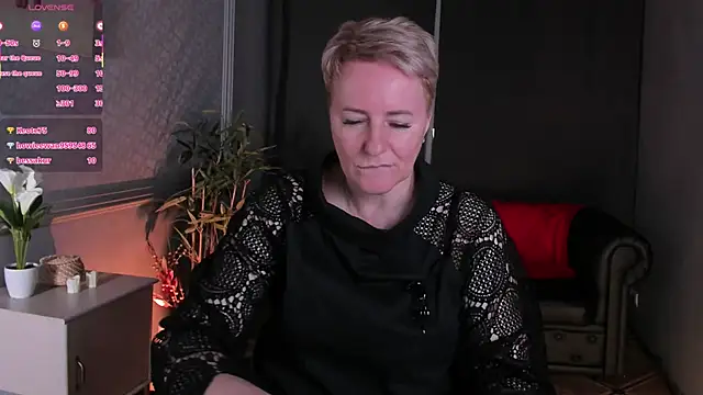 nika_smit (F milf) - ice on my nipples