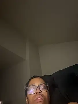YeahhhitsBreezy webcam