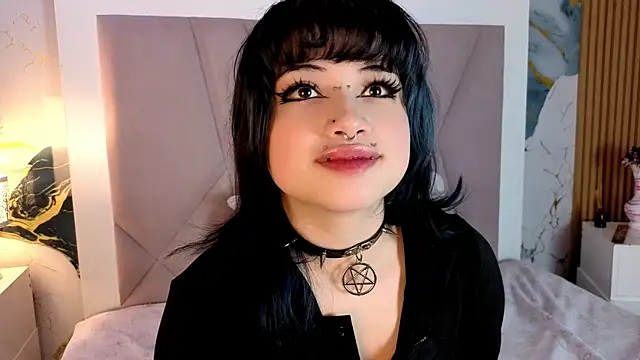 Watch Sienna_Desiree live on EroticFlix - High definition streams