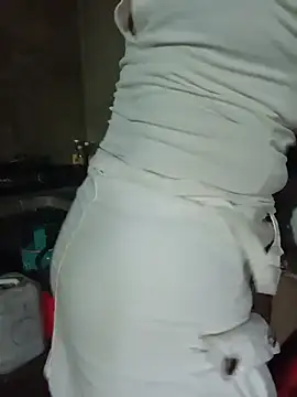 my1983 (F milf) - Show tits