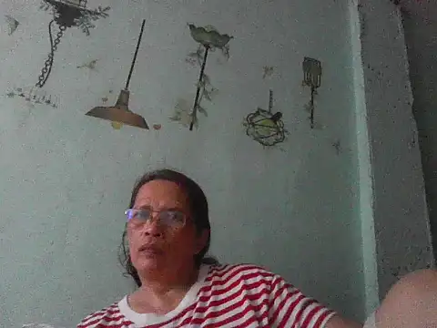 momshe2026 live cam on StripChat