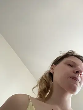 maryhiggins (F young) - Playing with pussy