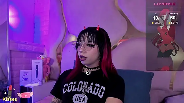 NaniiSisy live cam on StripChat