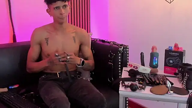 Maximoking26 webcam