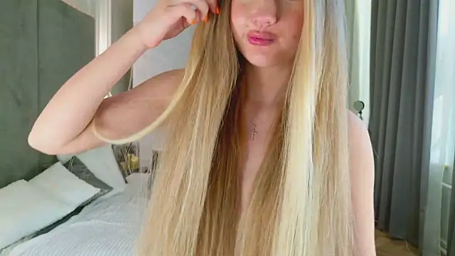 milaa_sun (F teen) - massage tits close to cam