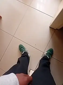 younggblackkCOCK19 webcam