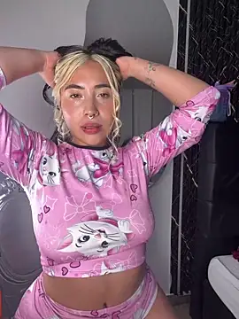 manuelaveeleez (F young) - Full naked very sensual