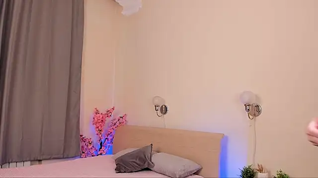 Watch PaleAurix live on EroticFlix - High definition streams