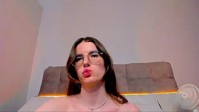 AriellaTesk webcam