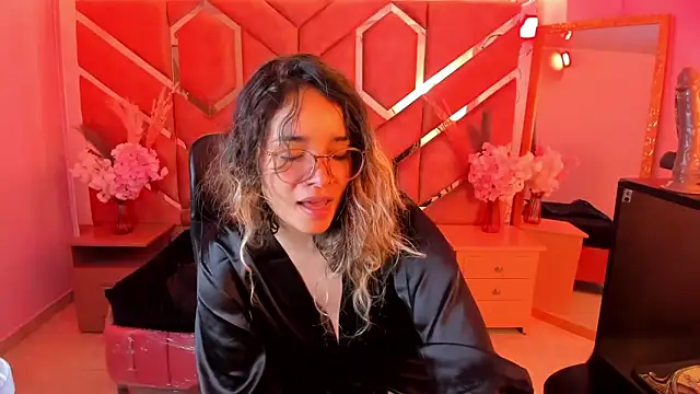 Watch Olivia_Fox69 live on EroticFlix - High definition streams