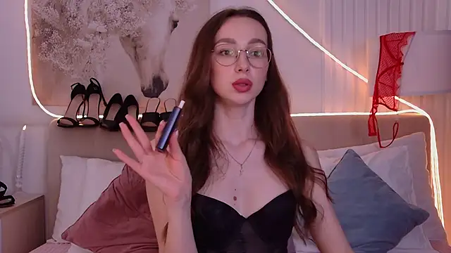 Watch Emily_Simon live on EroticFlix - High definition streams