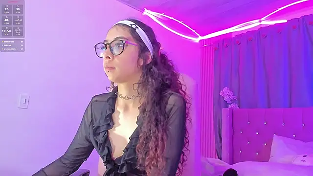 Watch Sarah_Moon1 live on EroticFlix - High definition streams