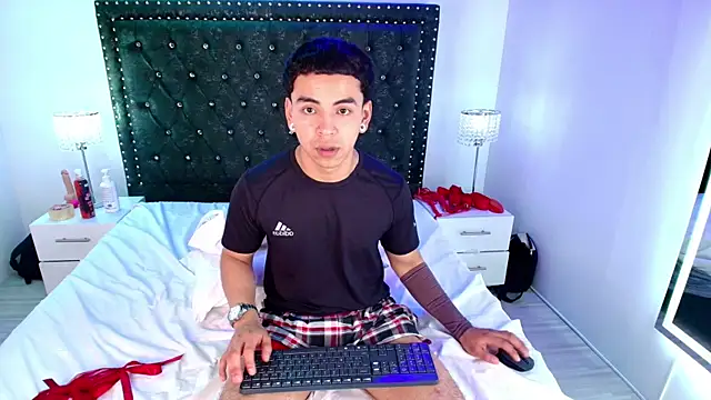 Watch Jaden_and_sofia live on EroticFlix - High definition streams