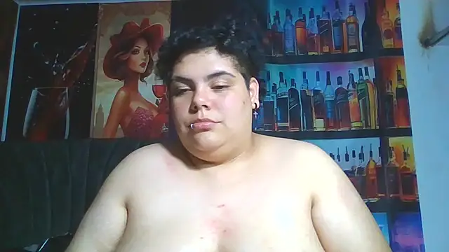 Hailey_Curvy webcam