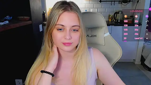 blonde_kellyy webcam