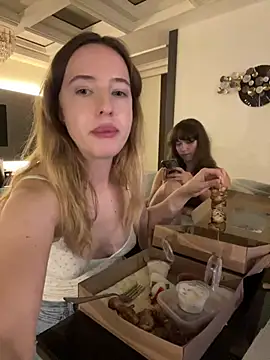 Nura_n_Sarah webcam