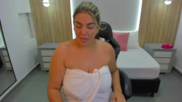 Watch ruby_jimenez18_ live on EroticFlix - High definition streams