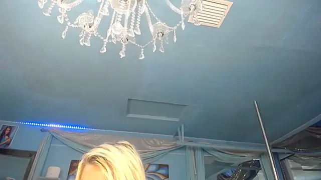 Watch ADRIANNA_FOX live on EroticFlix - High definition streams