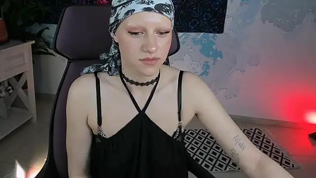 Watch LidaDarknet live on EroticFlix - High definition streams
