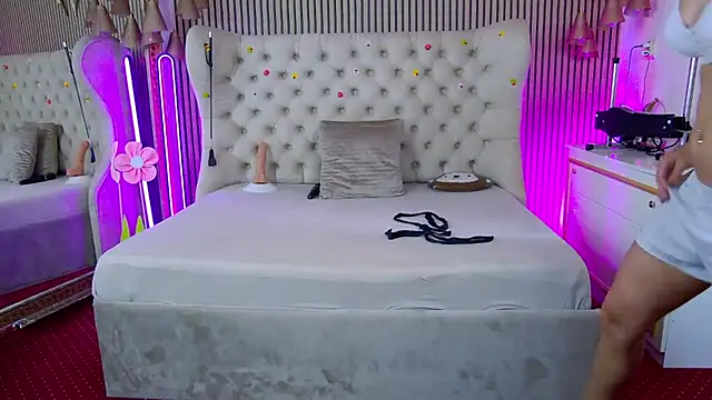 PlayfulShow webcam