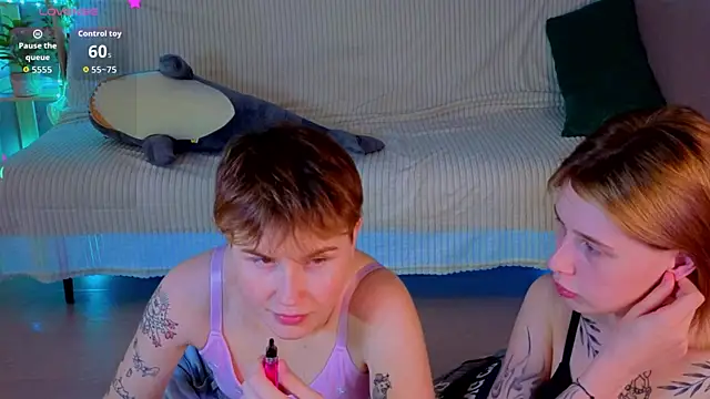two_gerls_here webcam