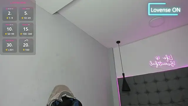 scarletcherry18 webcam