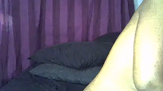 CurvySnowflakes webcam
