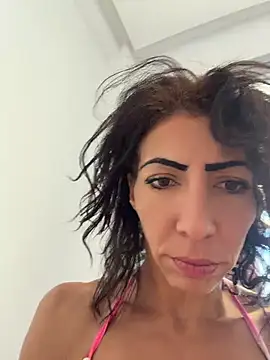 Yasmiinee live Stripchat room