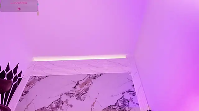 nahomyrusell_ webcam