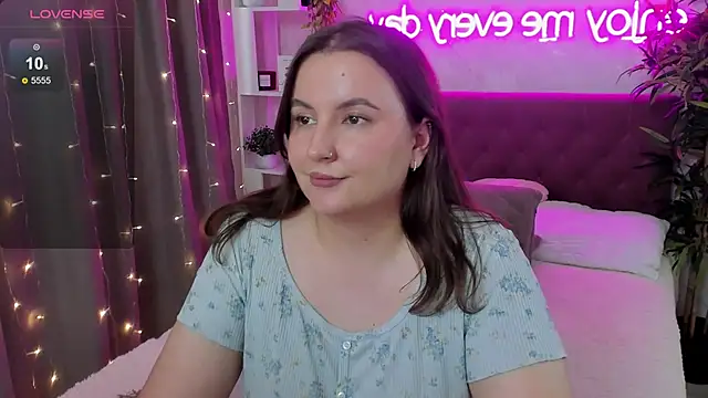 FeralPeach webcam