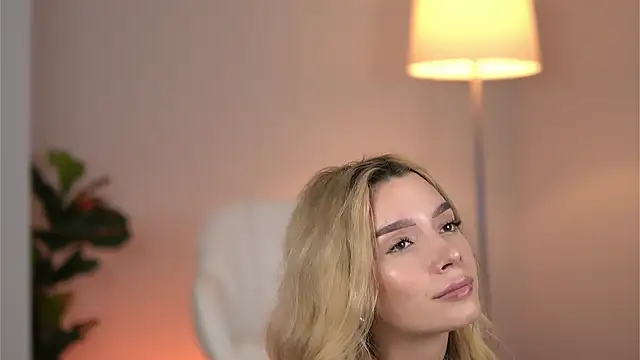 SvveetLuna webcam