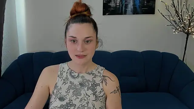 elani_lune webcam