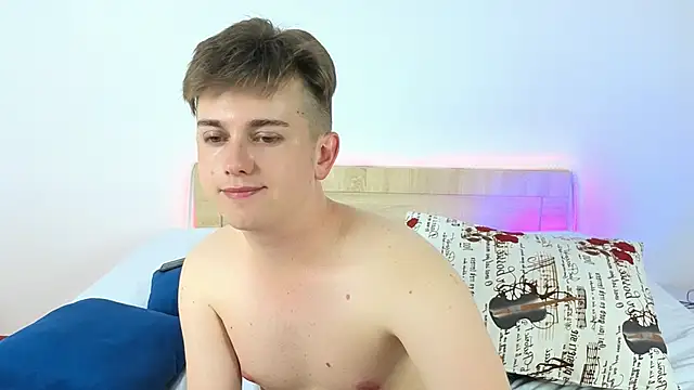 Miless_Cooper webcam