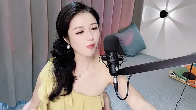 Momo-Wow webcam
