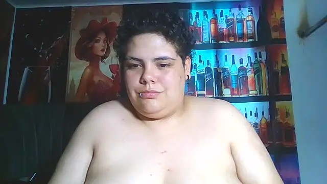 Hailey_Curvy webcam