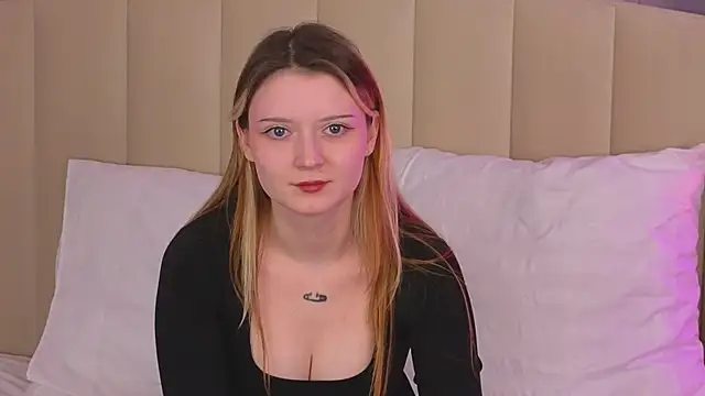 Watch AlyssFrost live on EroticFlix - High definition streams