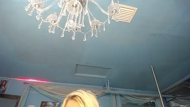 Watch ADRIANNA_FOX live on EroticFlix - High definition streams